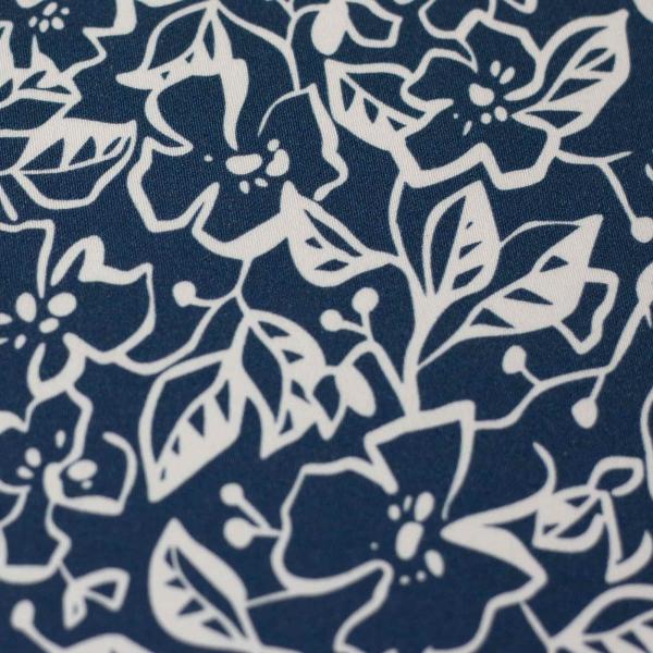Stretch-Satin Martha, naturweiße Blumen auf petrol